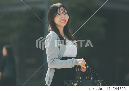 通勤するOL 通勤するOL 114544863