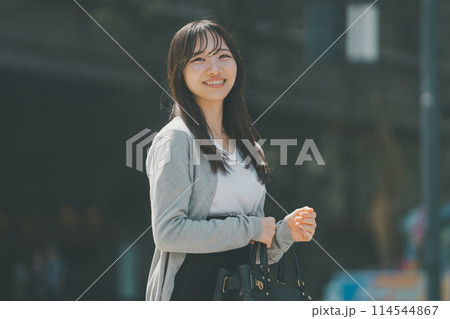 通勤するOL 114544867