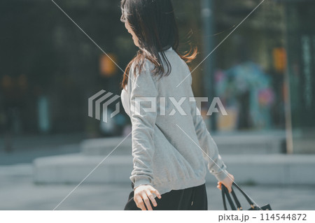 通勤するOL 114544872