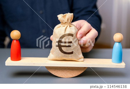 Legal dispute over money. A court case. Plaintiff and defendant on scales and a bag with euro money. Search for a compromise. Mediation of conflicting parties. Business partnership. 114546138