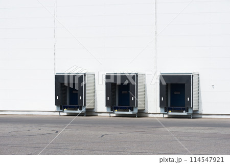 Three gates of the white big storage. 114547921