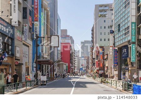 練馬駅南口前　駅前通りの商店街　東京都練馬区 114548033