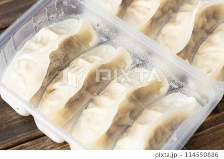 冷凍ギョウザ　木目バック 114550886