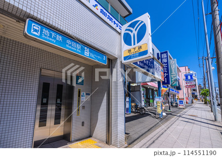日本の横浜都市景観 横浜市営地下鉄 中田駅・エレベータ―などを望む 日本の横浜都市景観 横浜市営地下鉄 中田駅・エレベータ―などを望む 114551190