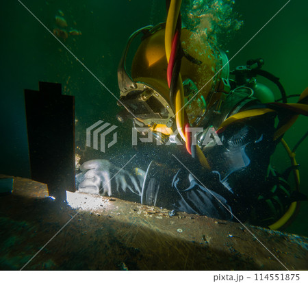 Underwater welding in deep ocean depths 114551875