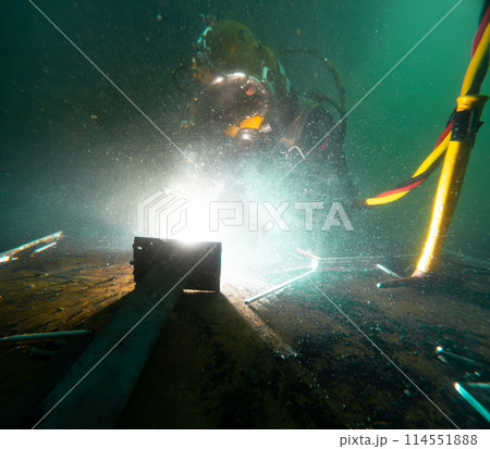 Underwater welding in deep ocean depths 114551888