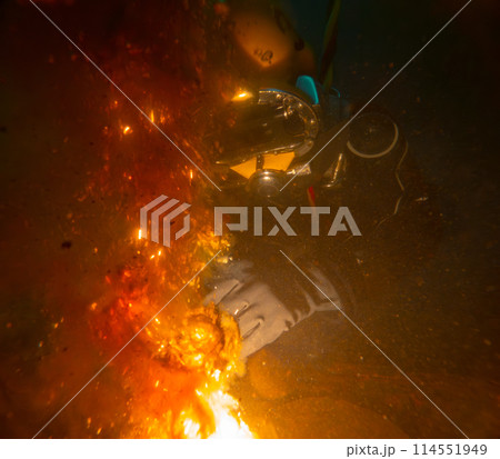 Underwater oxy-fuel in deep ocean depths Underwater oxy-fuel in deep ocean depths 114551949