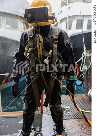 Commercial diver with vintage diving helmet Commercial diver with vintage diving helmet 114552035
