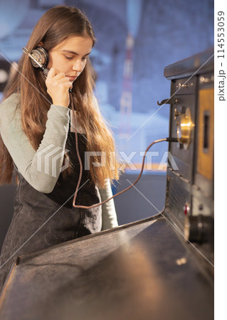 Woman operating in vintage call center 114553059