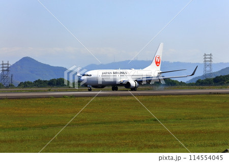 【香川県】離着陸する旅客機、ジェット機（高松空港） 114554045