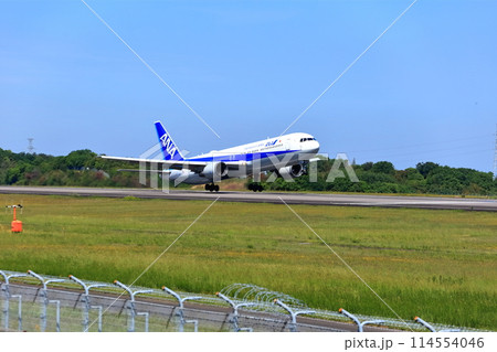 【香川県】離着陸する旅客機、ジェット機（高松空港） 114554046
