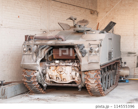 整備中のベルギー軍M75装甲兵員輸送車 整備中のベルギー軍M75装甲兵員輸送車 114555396