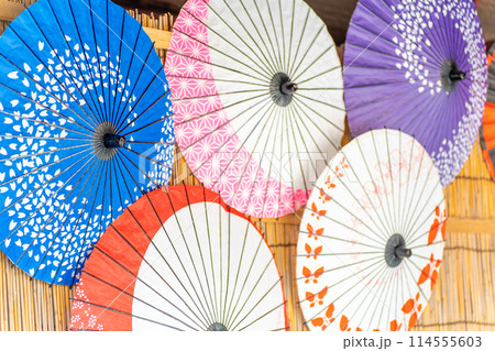 茨城家笠間市 笠間稲荷神社 カラフルな和傘 茨城家笠間市 笠間稲荷神社 カラフルな和傘 114555603