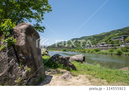 新緑の木津川風景 笠置ボルダー 京都府笠置町 新緑の木津川風景 笠置ボルダー 京都府笠置町 114555921