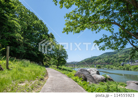 新緑の木津川風景　笠置ボルダー　京都府笠置町 114555923