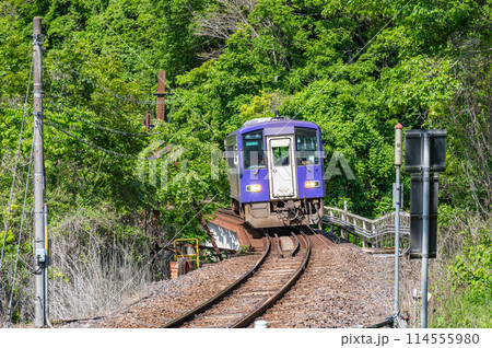 関西線大河原ー笠置間を走行する120形 京都府笠置町 関西線大河原ー笠置間を走行する120形 京都府笠置町 114555980