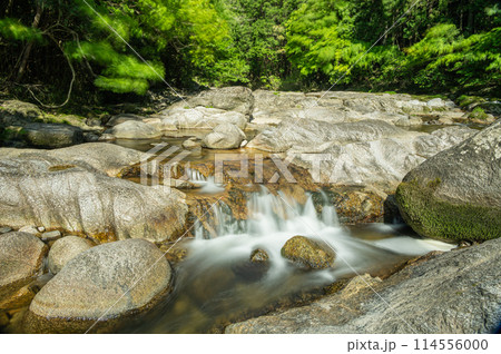 京都府笠置町の甌穴のある清流 布目川 京都府笠置町の甌穴のある清流 布目川 114556000
