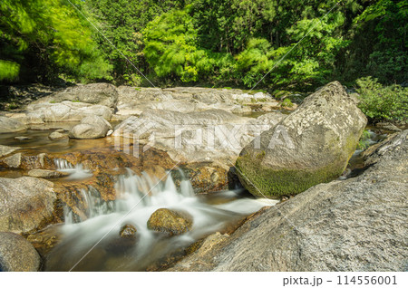 京都府笠置町の甌穴のある清流 布目川 京都府笠置町の甌穴のある清流 布目川 114556001