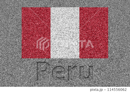 石板の上に描かれたペルーの国旗と、掘ったような「Peru」の文字 114556062