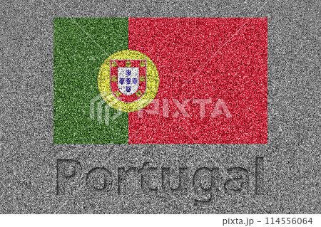石板の上に描かれたポルトガルの国旗と、掘ったような「Portugal」の文字 114556064
