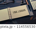 The Mergeという文字が書かれたノートがあり、目を引く画像の通りです。 114556530