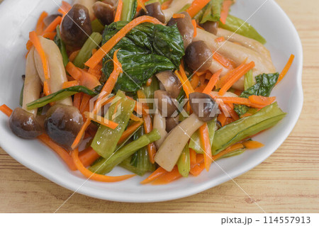 小松菜とシメジのナムル 小松菜とシメジのナムル 114557913