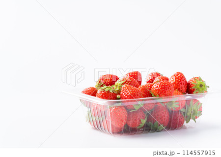 パック入りの苺 114557915