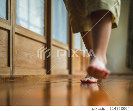 古民家の廊下 114558064