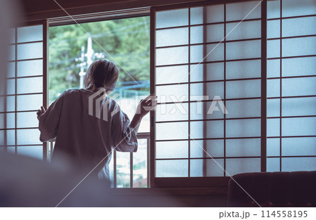 和室の女性 和室の女性 114558195