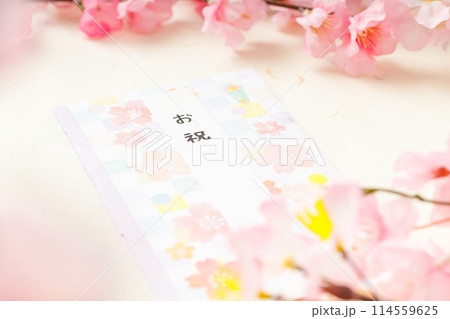 ご祝儀と桜の花｜お祝 114559625