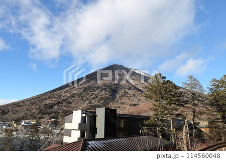 奥日光のシンボル男体山 栃木県日光市 114560048