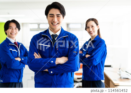 物流会社の営業チーム 114561452