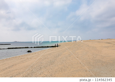 台湾澎湖縣ポンフー島の吉貝島ジーベイのサンゴの砂浜 Taiwan Penghu Jibei 台湾澎湖縣ポンフー島の吉貝島ジーベイのサンゴの砂浜 Taiwan Penghu Jibei 114562345
