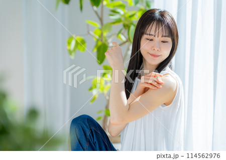 若い日本人女性の美容イメージ 若い日本人女性の美容イメージ 114562976