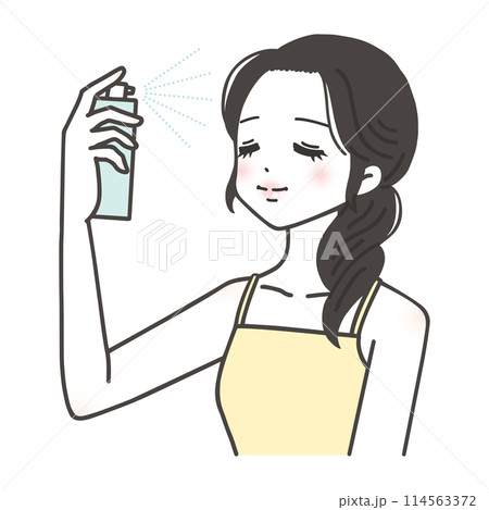ミストタイプの化粧水を顔にかける女性 ミストタイプの化粧水を顔にかける女性 114563372
