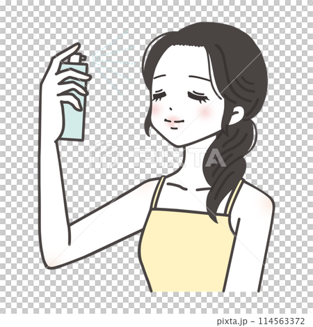 一位女士在臉上塗抹噴霧型乳液 114563372