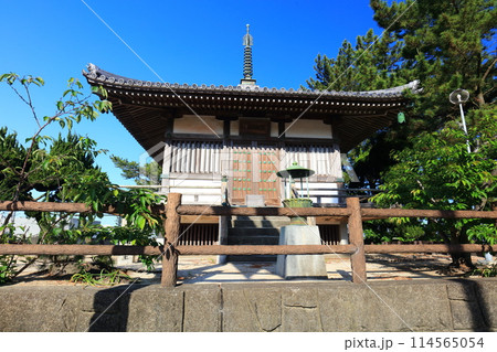 【和歌山県】快晴の南紀白浜温泉の白濱薬師堂(白浜薬師堂) 【和歌山県】快晴の南紀白浜温泉の白濱薬師堂(白浜薬師堂) 114565054