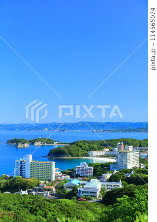 【和歌山県】平草原展望台から見た快晴の南紀白浜温泉街 【和歌山県】平草原展望台から見た快晴の南紀白浜温泉街 114565074