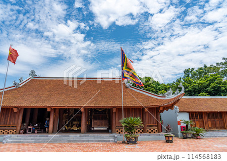 ベトナムハノイ　国家文化財に指定されたドンラム村のお寺 114568183