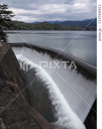 満濃池の湯手から流れる幻の滝2024【香川県仲多度郡まんのう町】19 満濃池の湯手から流れる幻の滝2024【香川県仲多度郡まんのう町】19 114568921