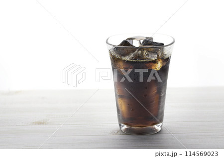 アイスコーヒー　（白背景） 114569023