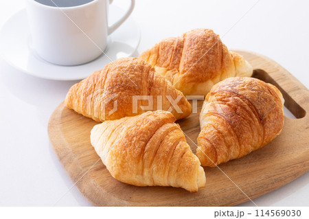 ミニクロワッサンとホットコーヒー 114569030