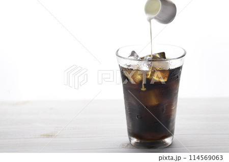 アイスコーヒー　（白背景） 114569063