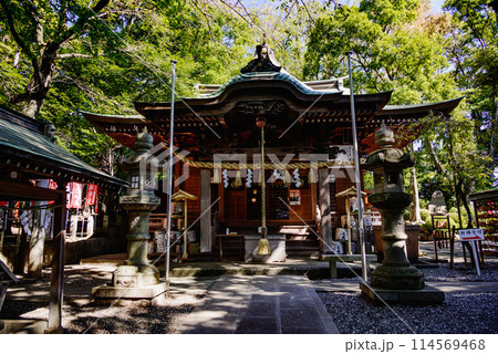 座間神社の全景 114569468