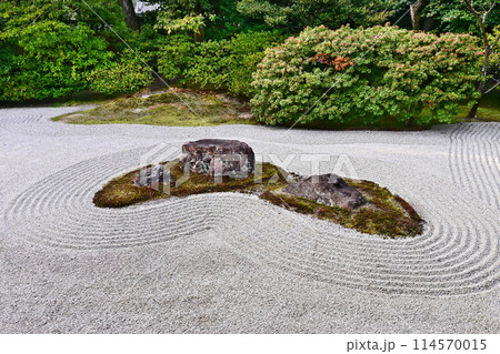 京都市東山区の建仁寺 枯山水庭園方丈前庭 京都市東山区の建仁寺 枯山水庭園方丈前庭 114570015