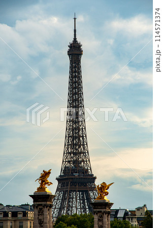 フランスのパリのきれいな街並みの景色 114571374