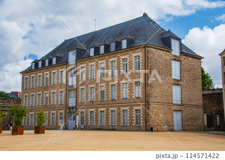 フランスの郊外のナントの景色 114571422