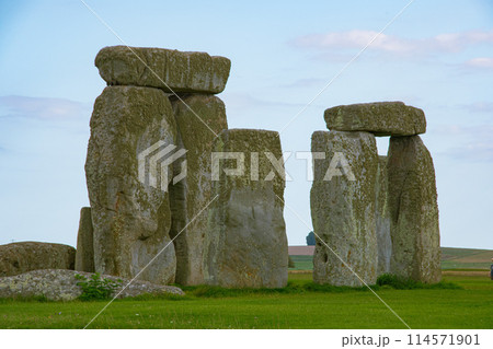 イギリスのロンドン郊外にある世界遺産のストーンヘンジの景色 114571901