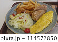 おいしいフライドポテトとオムレツ 114572850