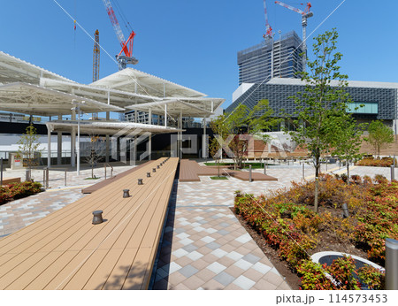 箕面市立文化芸能劇場と箕面船場阪大前駅 箕面市立文化芸能劇場と箕面船場阪大前駅 114573453